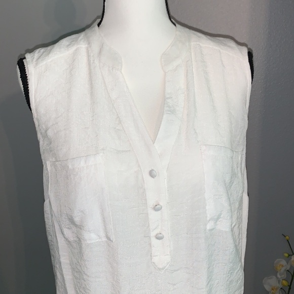 Torrid White Button Front Blouse! NWT! Size 00X - Picture 2 of 7